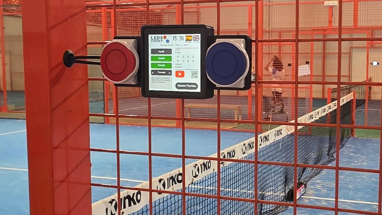 LedsCount Touch — wall-mounted touchscreen + 4G cloud gateway, courtside.